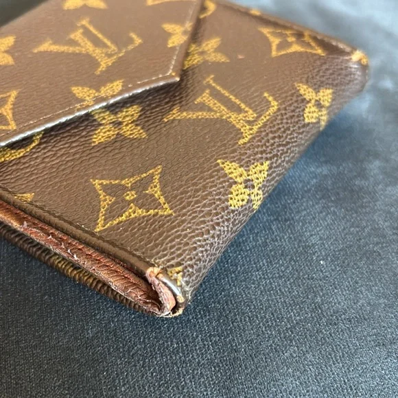 Louis Vuitton Monogram Vintage Wallet - Picture 16 of 16